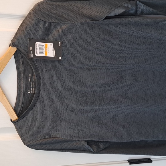 Under Armour Loose Long Sleeve - Picture 2 of 4